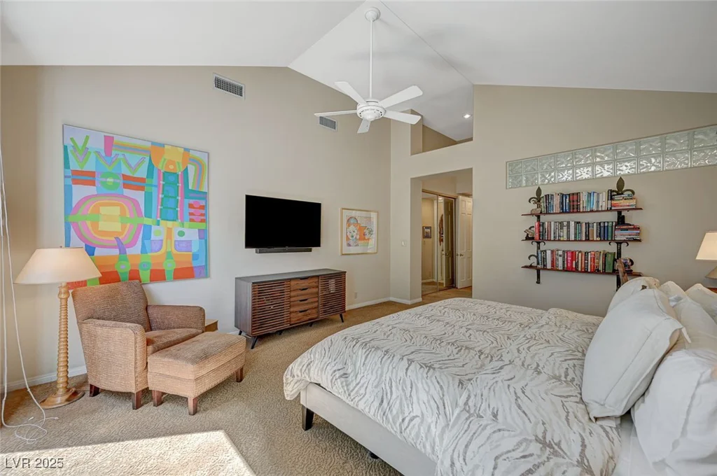8221 Crow Valley, Las Vegas, NV 89113