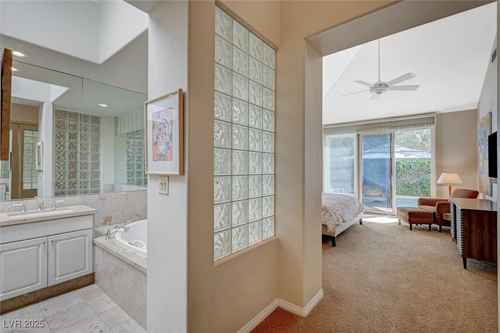 8221 Crow Valley, Las Vegas, NV 89113