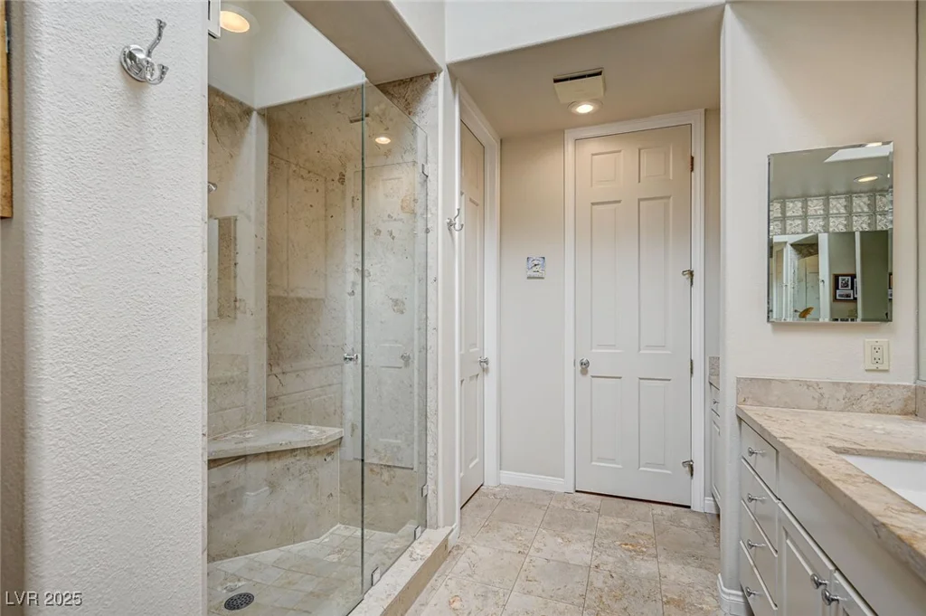 8221 Crow Valley, Las Vegas, NV 89113