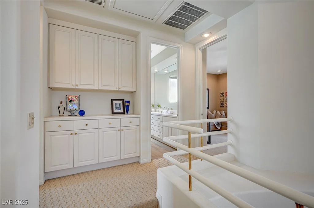 8221 Crow Valley, Las Vegas, NV 89113