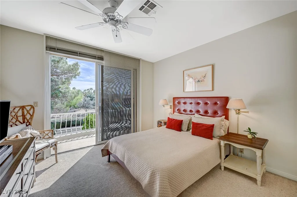 8221 Crow Valley, Las Vegas, NV 89113