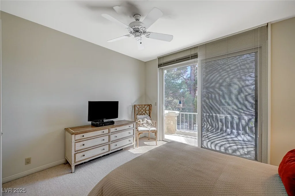 8221 Crow Valley, Las Vegas, NV 89113