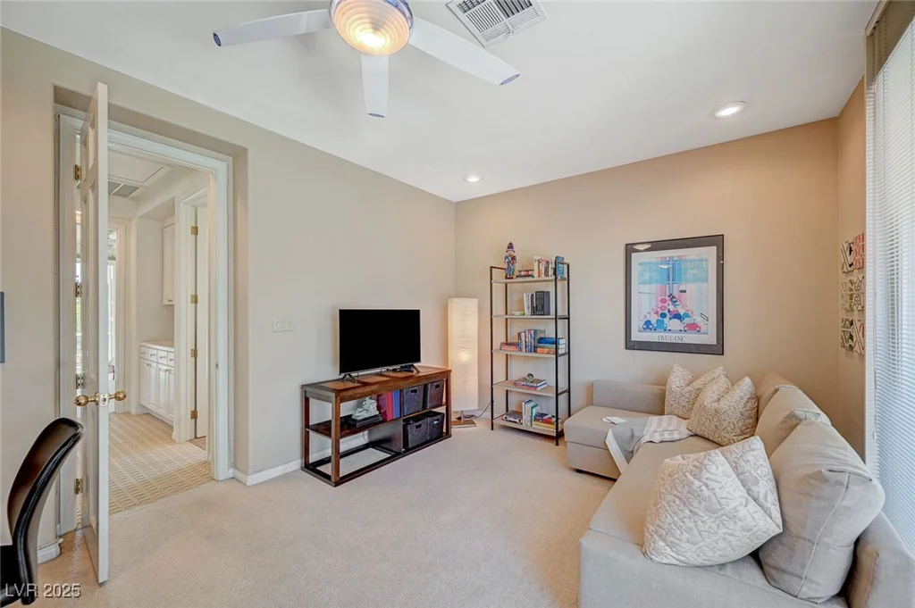 8221 Crow Valley, Las Vegas, NV 89113
