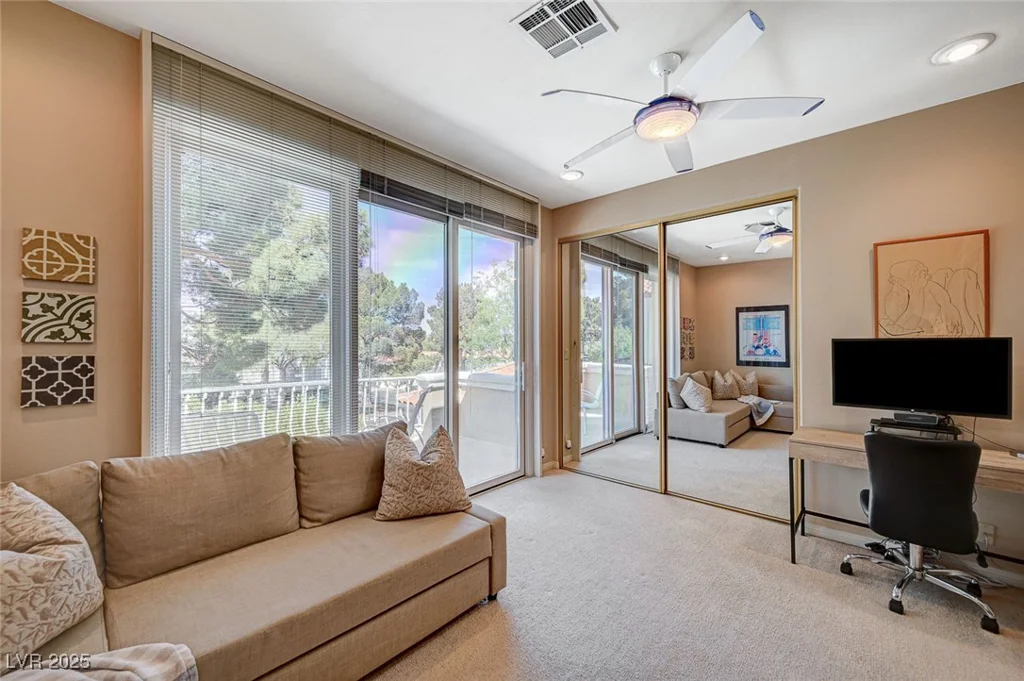 8221 Crow Valley, Las Vegas, NV 89113