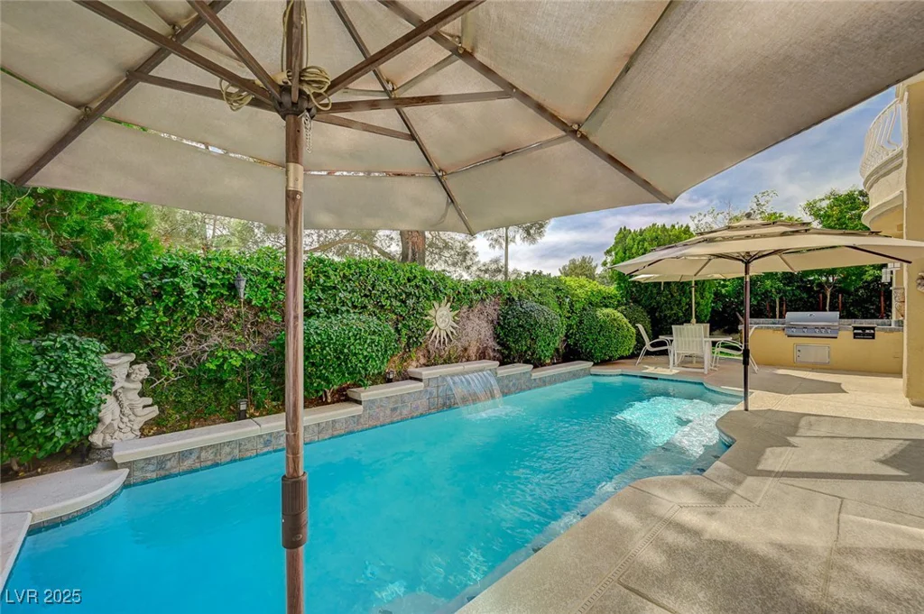 8221 Crow Valley, Las Vegas, NV 89113