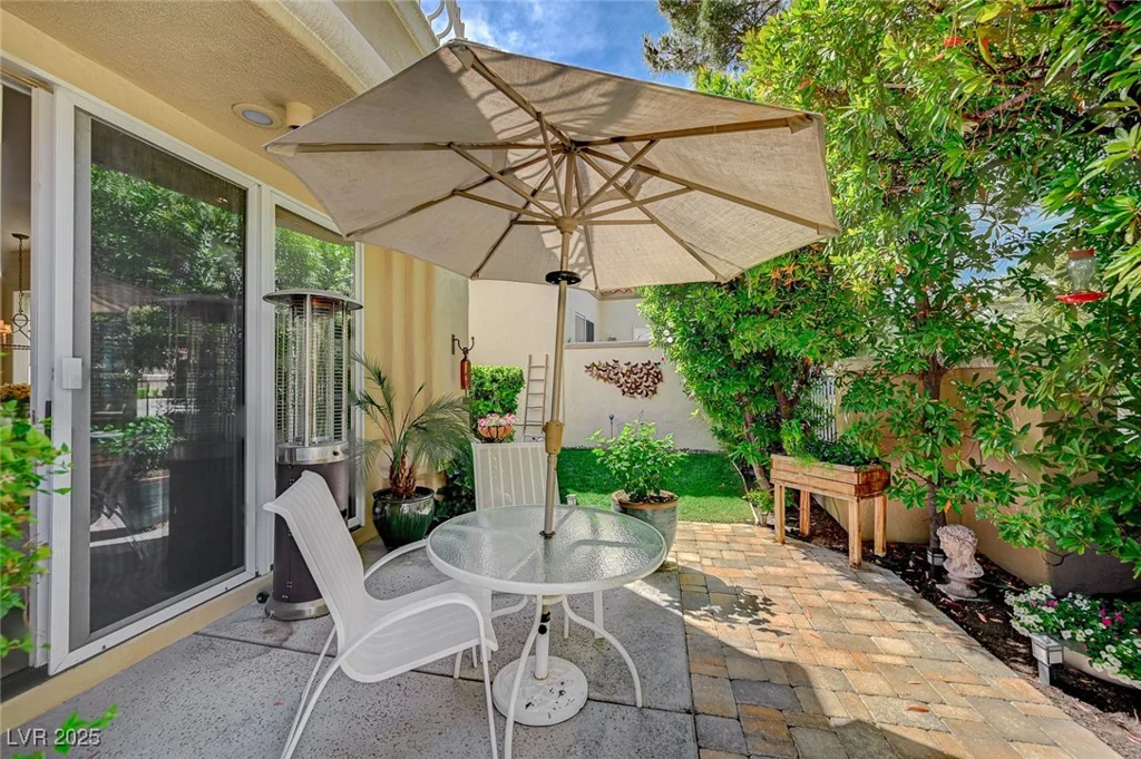 8221 Crow Valley, Las Vegas, NV 89113