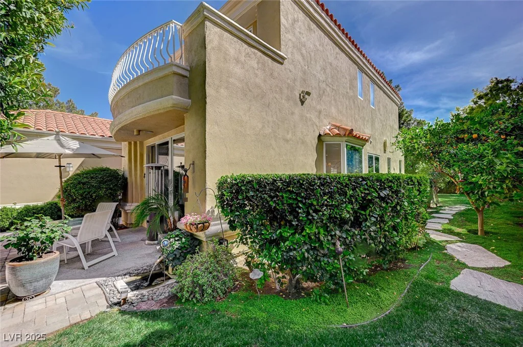 8221 Crow Valley, Las Vegas, NV 89113