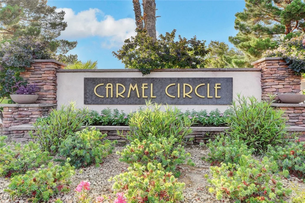 8221 Crow Valley, Las Vegas, NV 89113