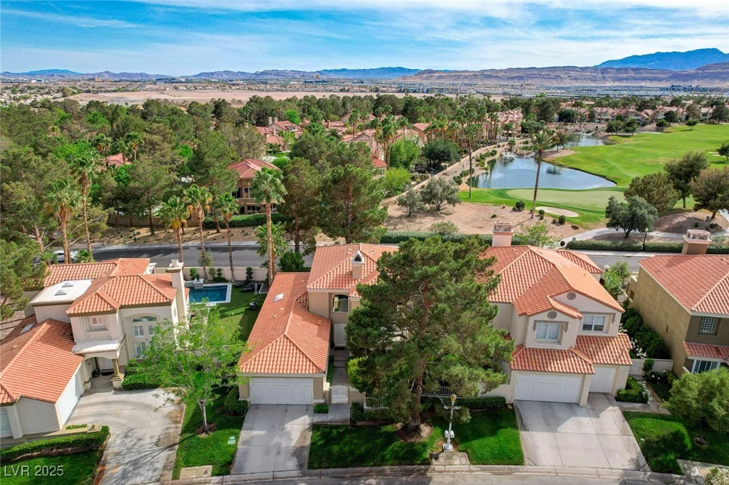 8221 Crow Valley, Las Vegas, NV 89113