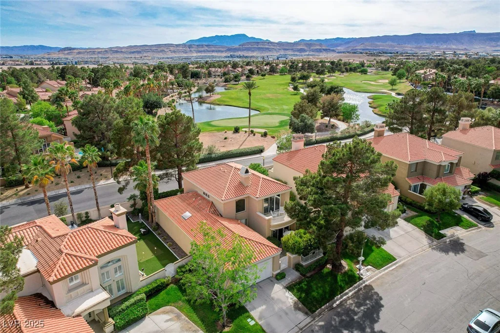 8221 Crow Valley, Las Vegas, NV 89113