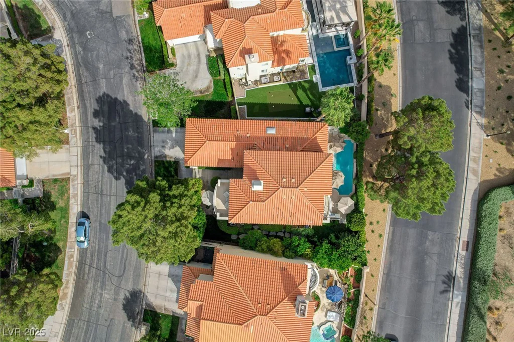 8221 Crow Valley, Las Vegas, NV 89113