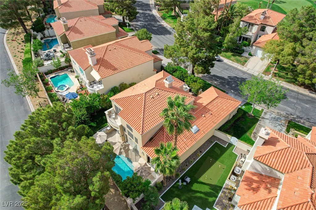 8221 Crow Valley, Las Vegas, NV 89113