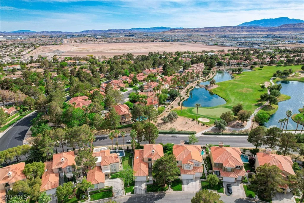 8221 Crow Valley, Las Vegas, NV 89113