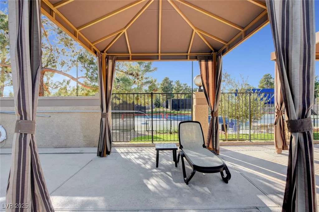 8221 Crow Valley, Las Vegas, NV 89113