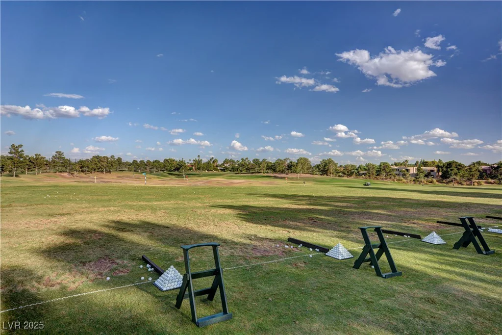 8221 Crow Valley, Las Vegas, NV 89113