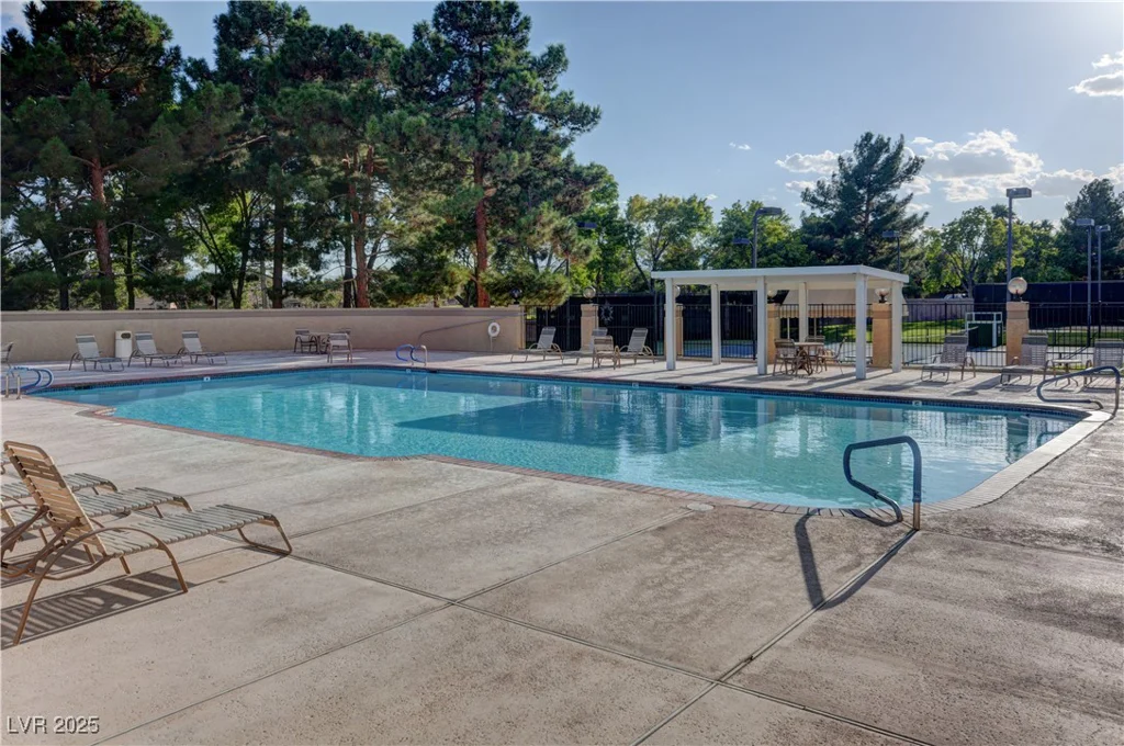 8221 Crow Valley, Las Vegas, NV 89113