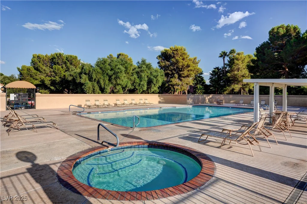 8221 Crow Valley, Las Vegas, NV 89113