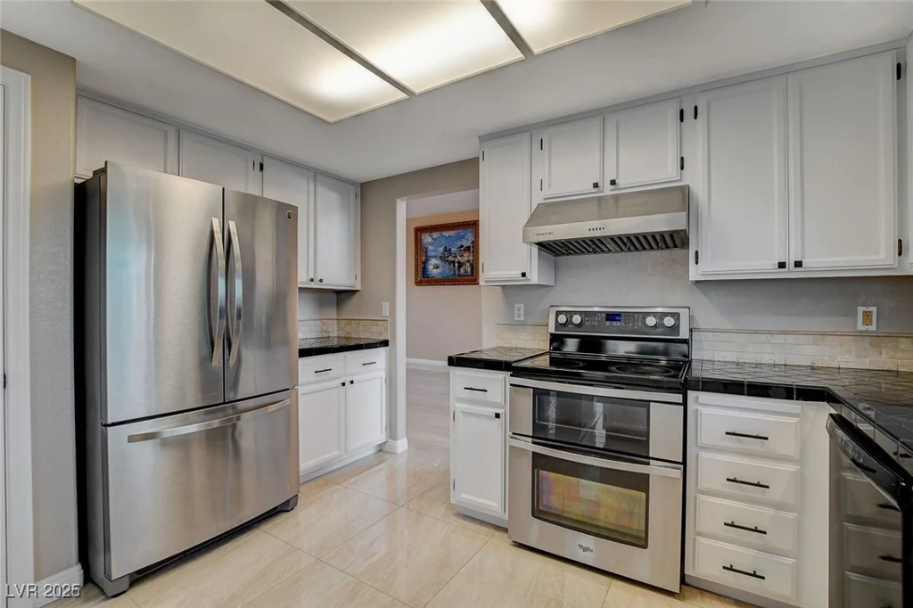1800 Summit Pointe, Las Vegas, NV 89117