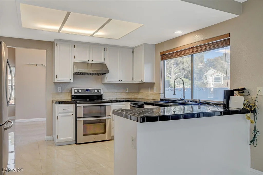 1800 Summit Pointe, Las Vegas, NV 89117