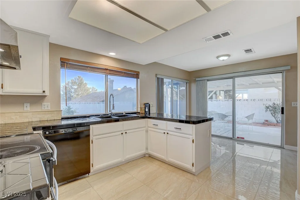1800 Summit Pointe, Las Vegas, NV 89117