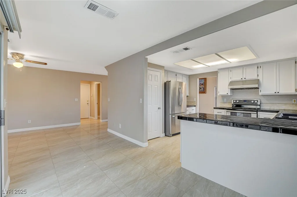 1800 Summit Pointe, Las Vegas, NV 89117