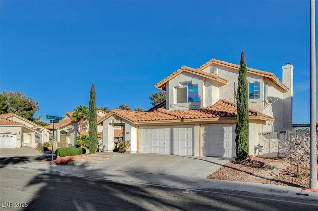 1800 Summit Pointe, Las Vegas, NV 89117