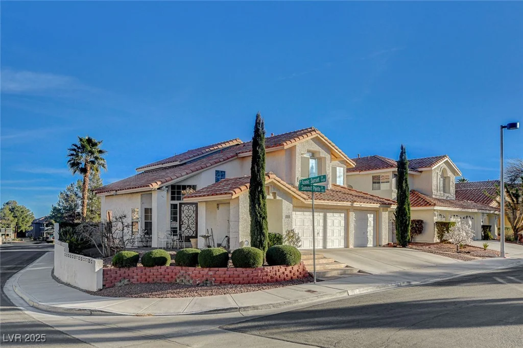 1800 Summit Pointe, Las Vegas, NV 89117