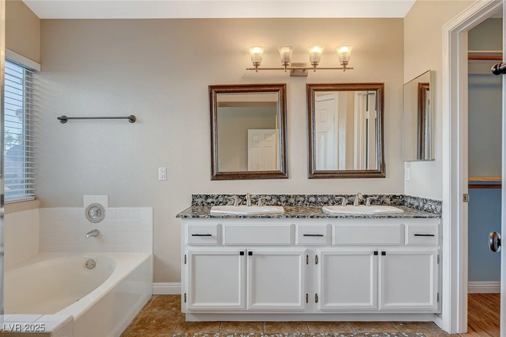 1800 Summit Pointe, Las Vegas, NV 89117