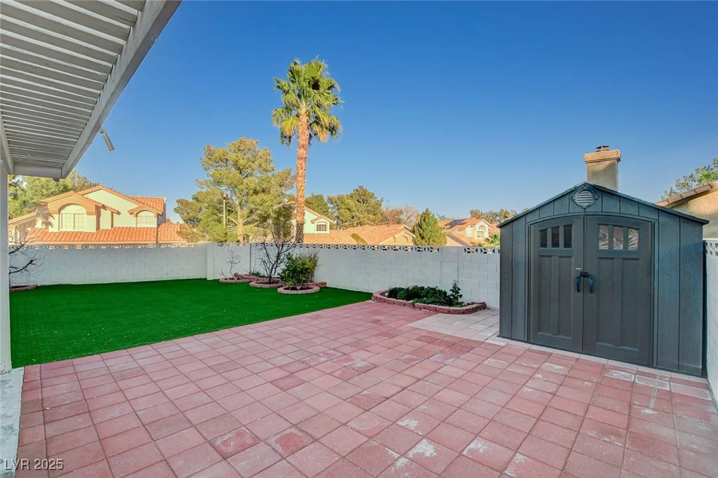 1800 Summit Pointe, Las Vegas, NV 89117