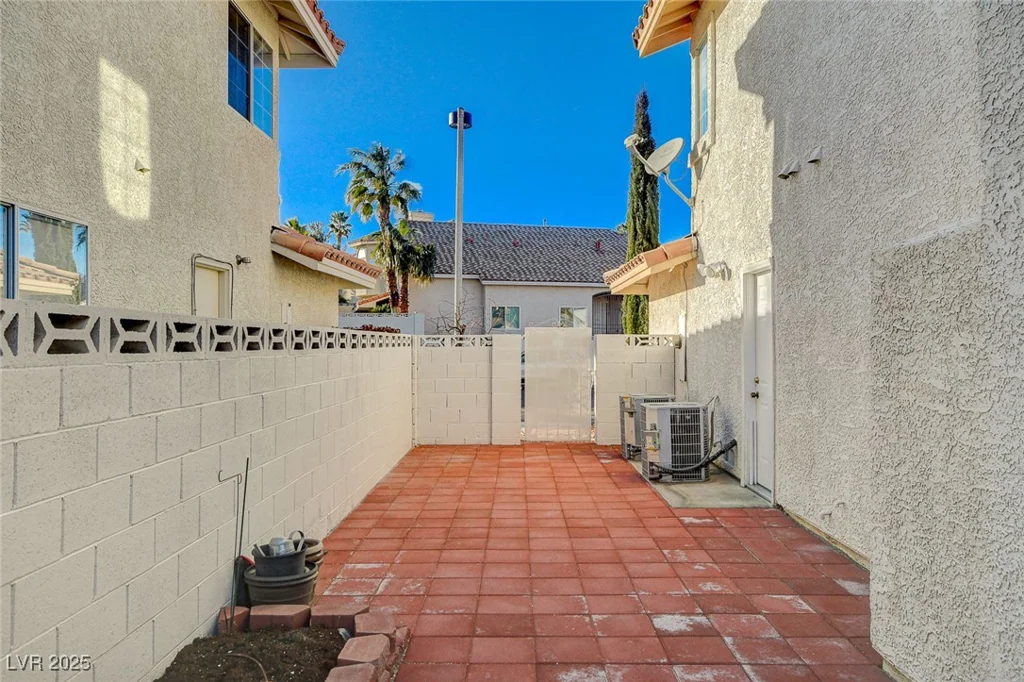 1800 Summit Pointe, Las Vegas, NV 89117