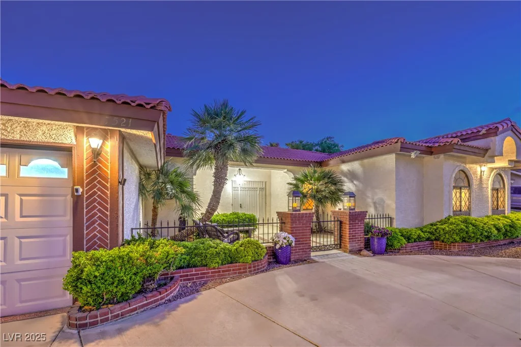 7521 Dry Pines, Las Vegas, NV 89129