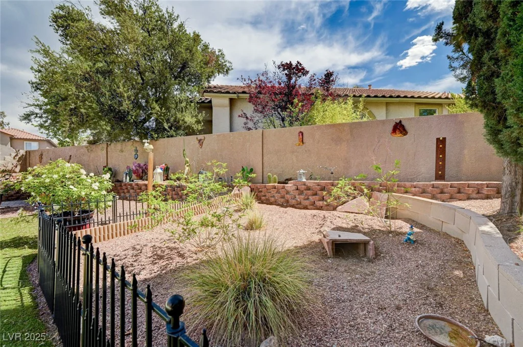 3055 Whispering Crest, Henderson, NV 89052