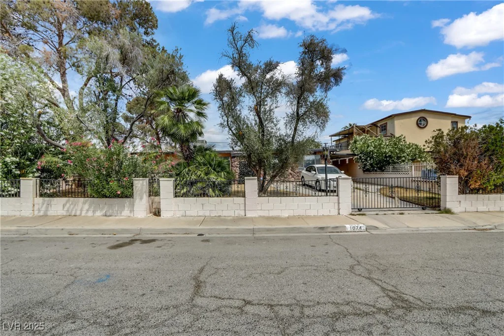 1674 Palma Vista, Las Vegas, NV 89169