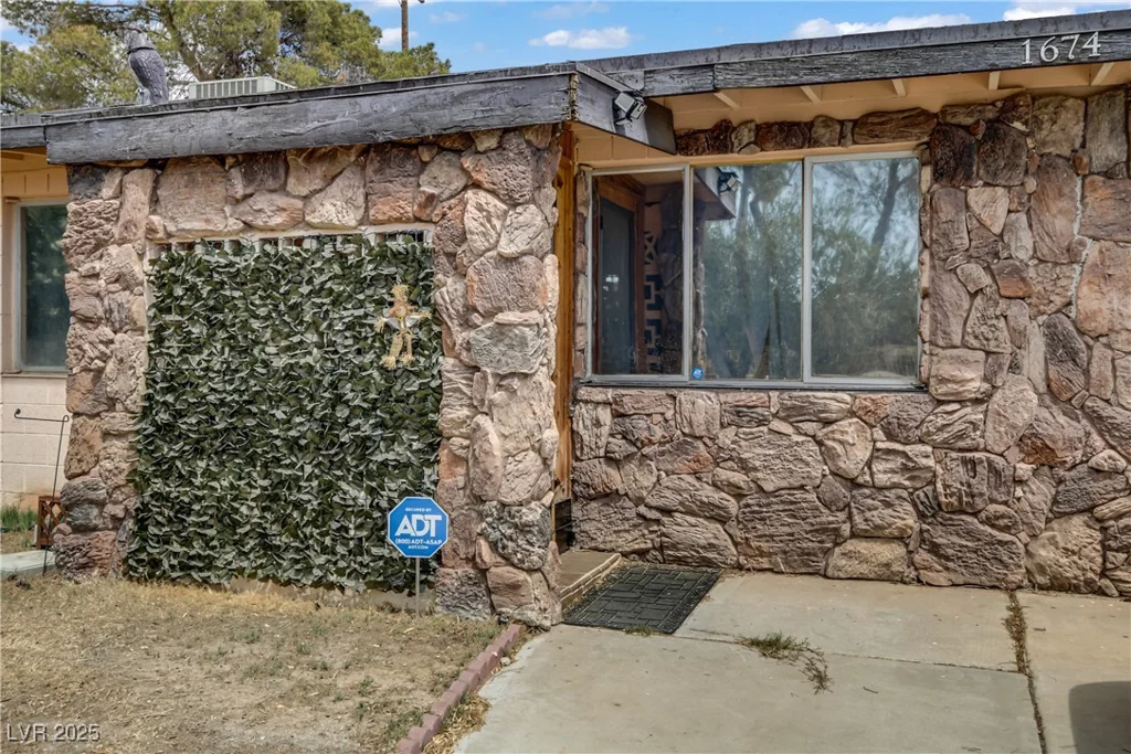1674 Palma Vista, Las Vegas, NV 89169