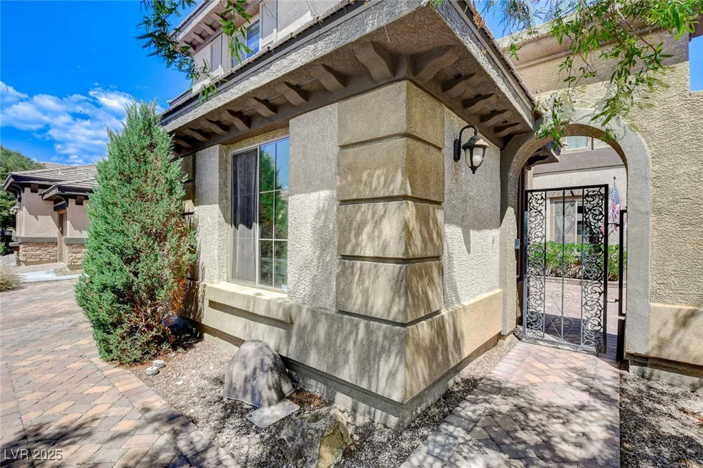 8212 Swallow Falls, North Las Vegas, NV 89085