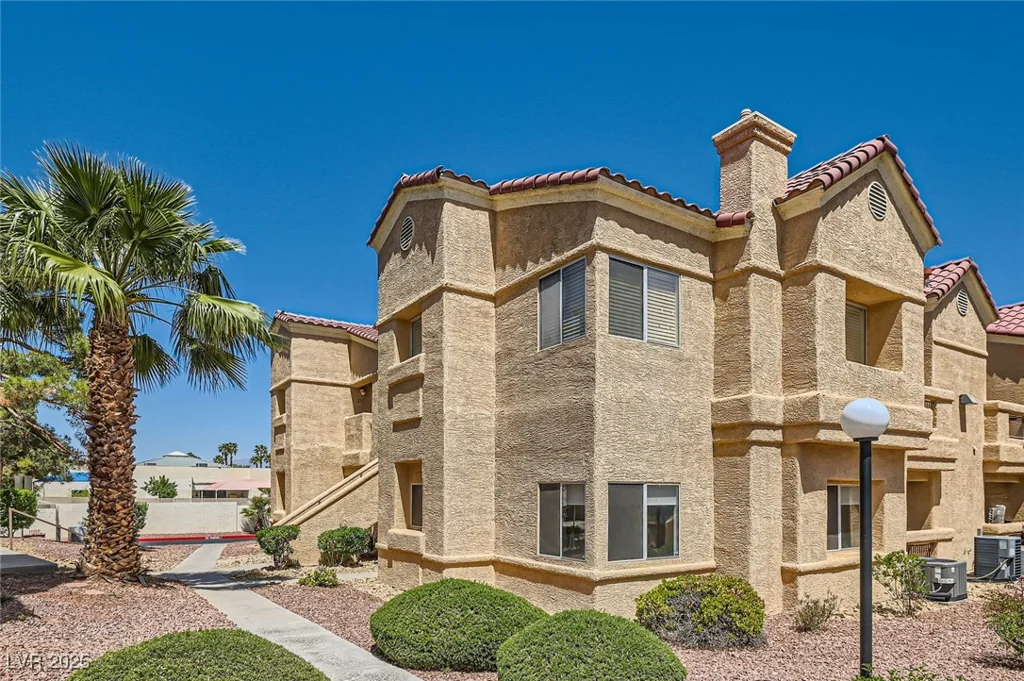 900 Heavenly Hills, Las Vegas, NV 89145