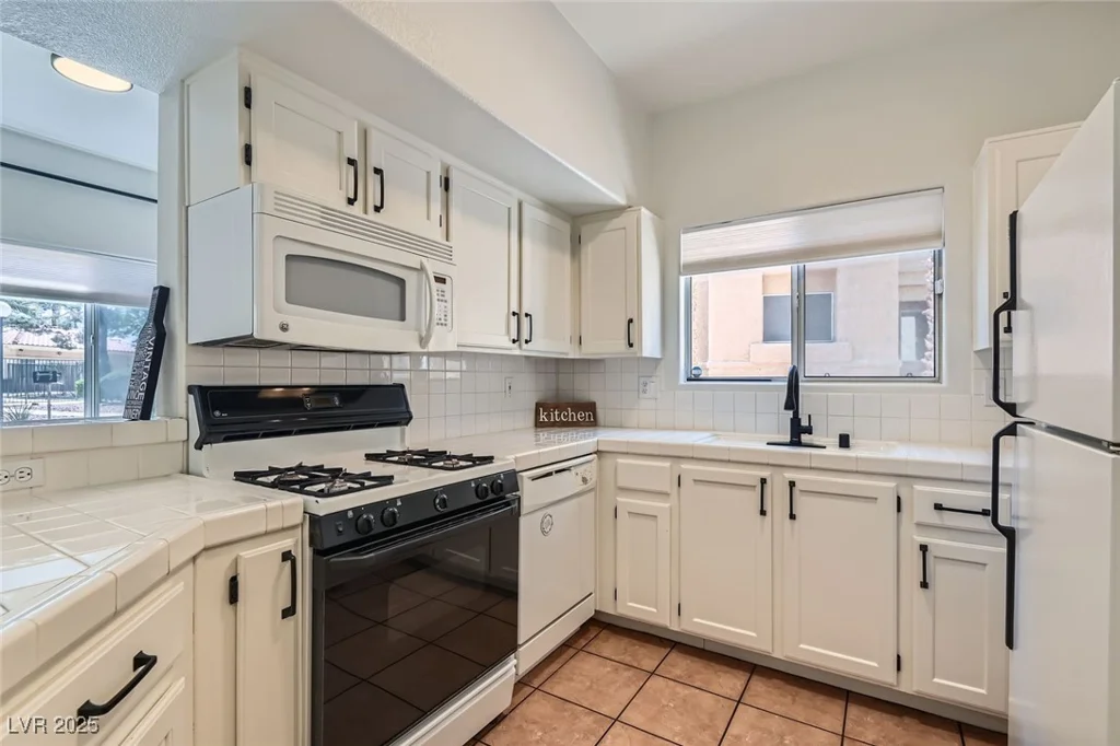 900 Heavenly Hills, Las Vegas, NV 89145