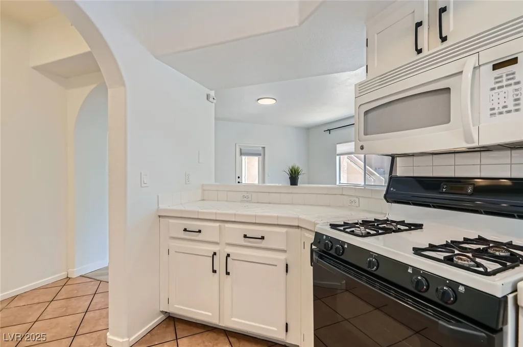 900 Heavenly Hills, Las Vegas, NV 89145