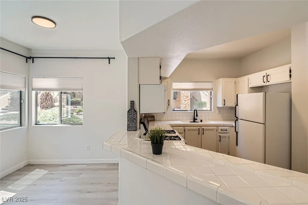 900 Heavenly Hills, Las Vegas, NV 89145