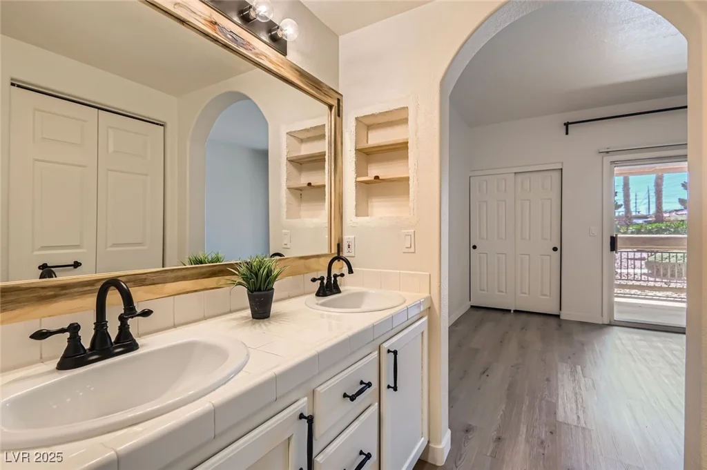 900 Heavenly Hills, Las Vegas, NV 89145
