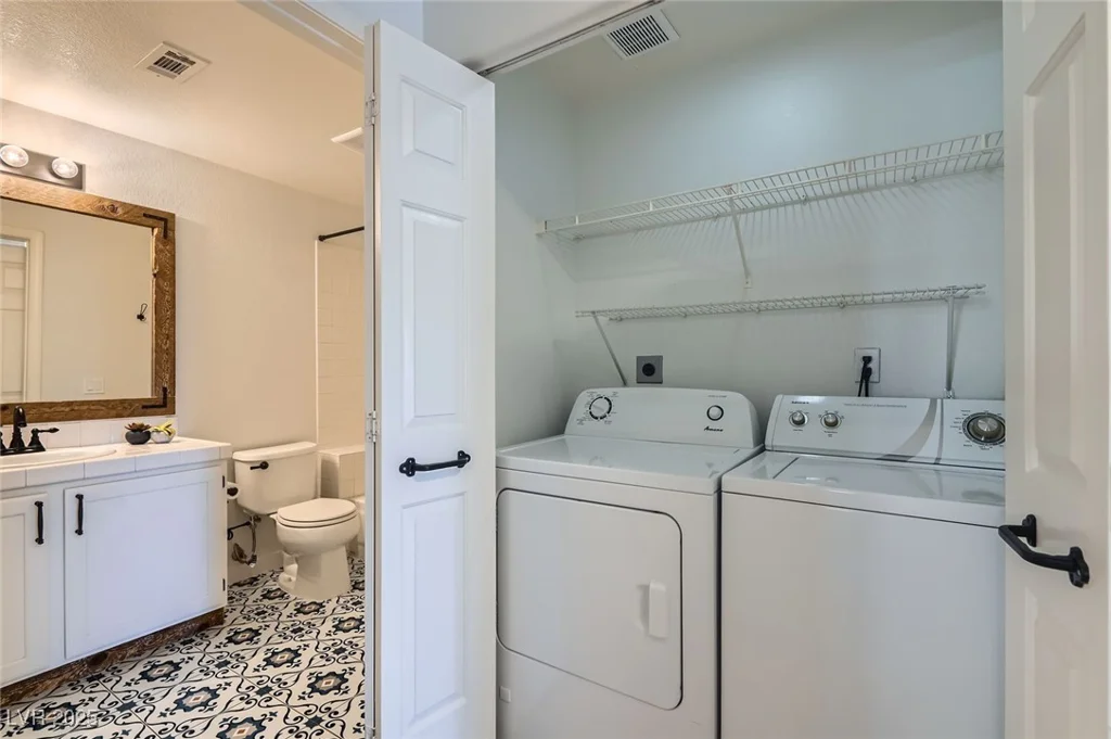 900 Heavenly Hills, Las Vegas, NV 89145