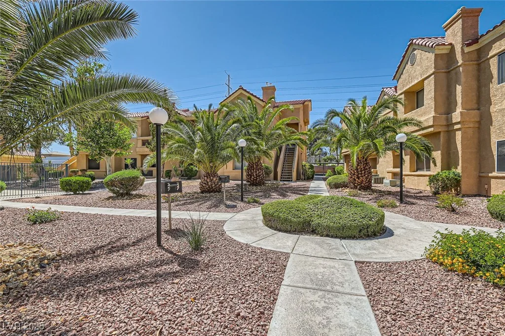 900 Heavenly Hills, Las Vegas, NV 89145