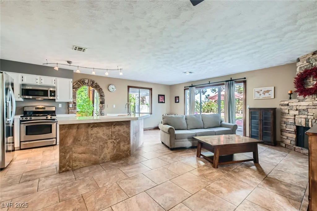 9921 Heffner Hills, Las Vegas, NV 89117