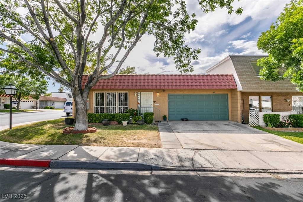 3879 Atlantis, Las Vegas, NV 89121