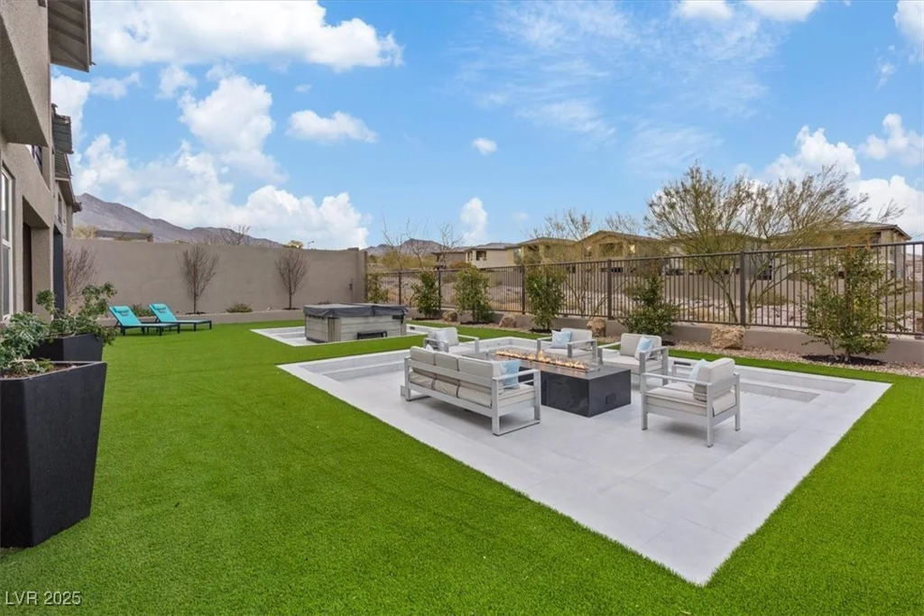 754 Spirit Lake, Las Vegas, NV 89138