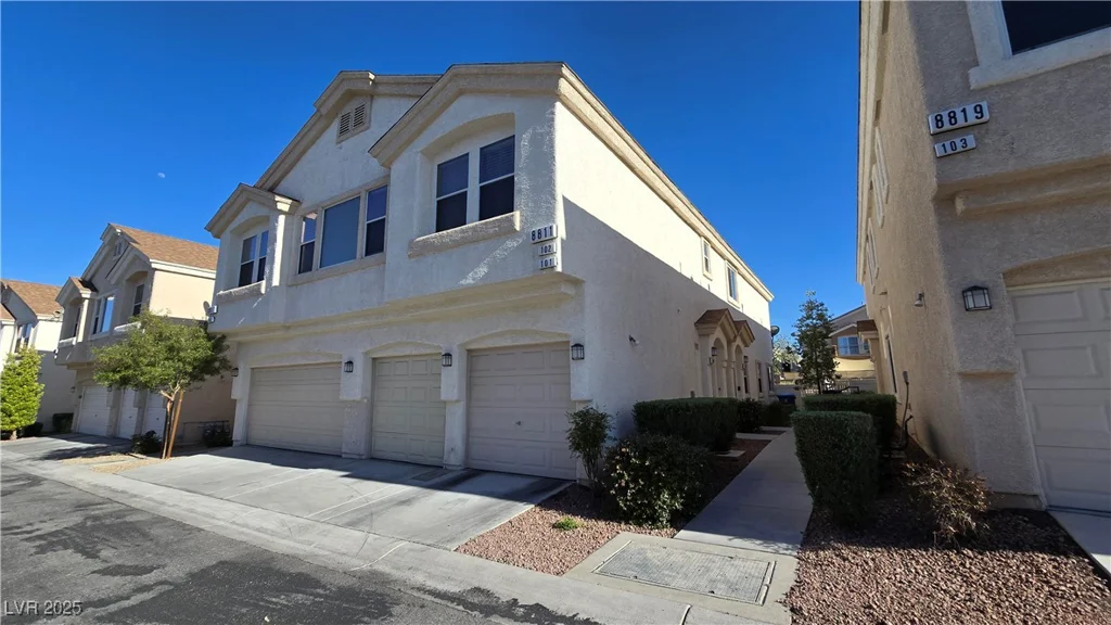 8811 Tomnitz, Las Vegas, NV 89178