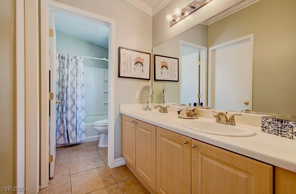 8811 Tomnitz, Las Vegas, NV 89178