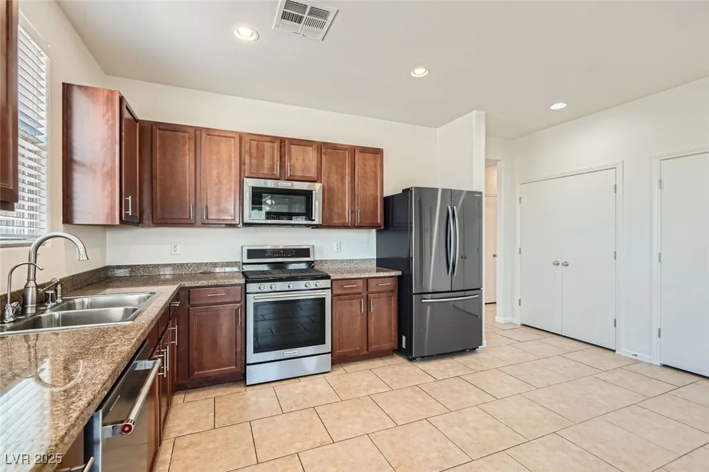 1197 Bear Head, Henderson, NV 89011