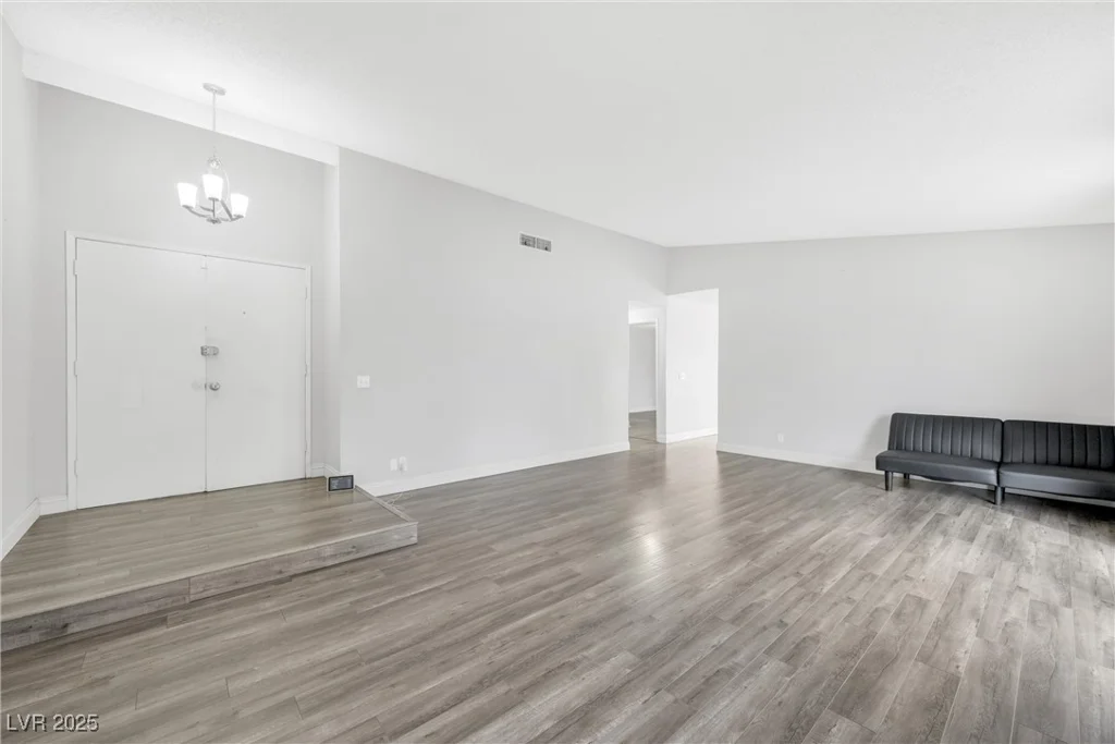 5120 Burnham, Las Vegas, NV 89119