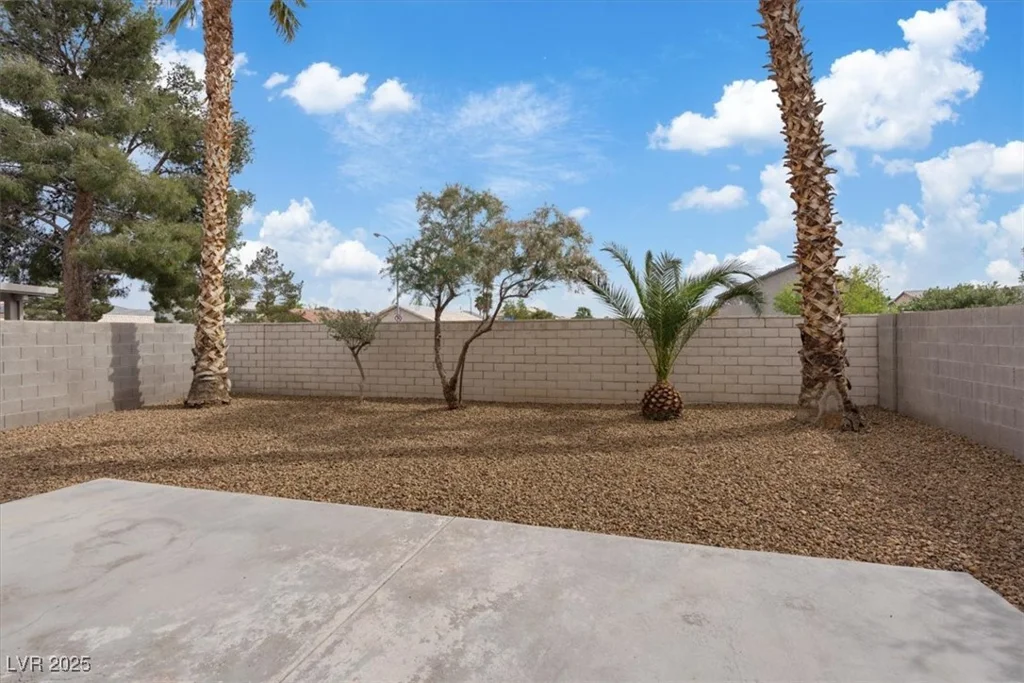 1909 Falling Tree, North Las Vegas, NV 89031
